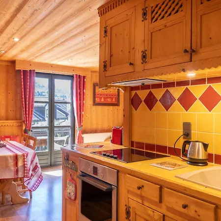 Les 4 As アパート メジェーヴ